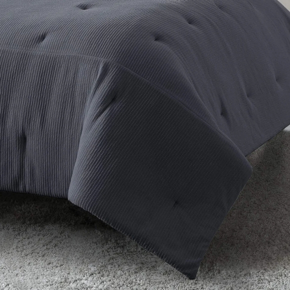 Ed Ellen Degeneres Sonoma, Twin Quilt, Deep Blue - Picture 3 of 4